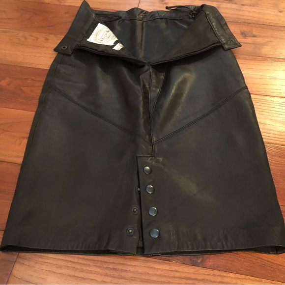 Black Club pele leather skirt size 8 ( very slim fit ) more a sz 2 - Picture 3 of 8